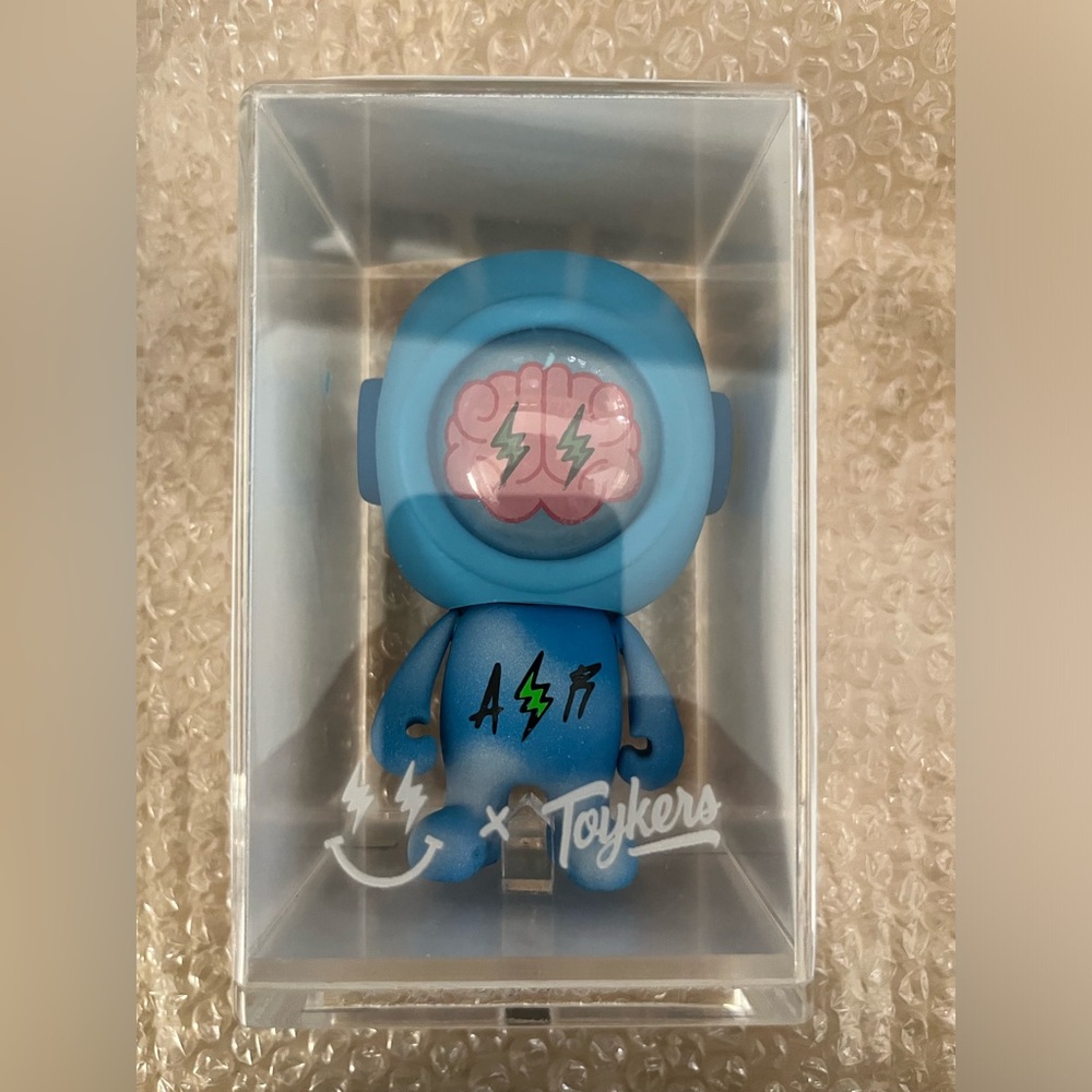 J BALVIN TOYKERS ART TOY NEW AND SUPER RARE!!!!